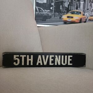 Black and White 5th Avenue NYC Sign